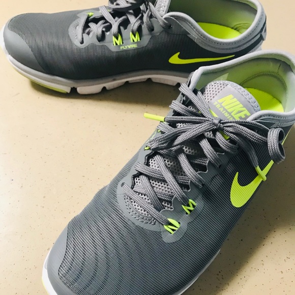 Women’s Nike Fit Sole Training Shoes - Picture 3 of 5